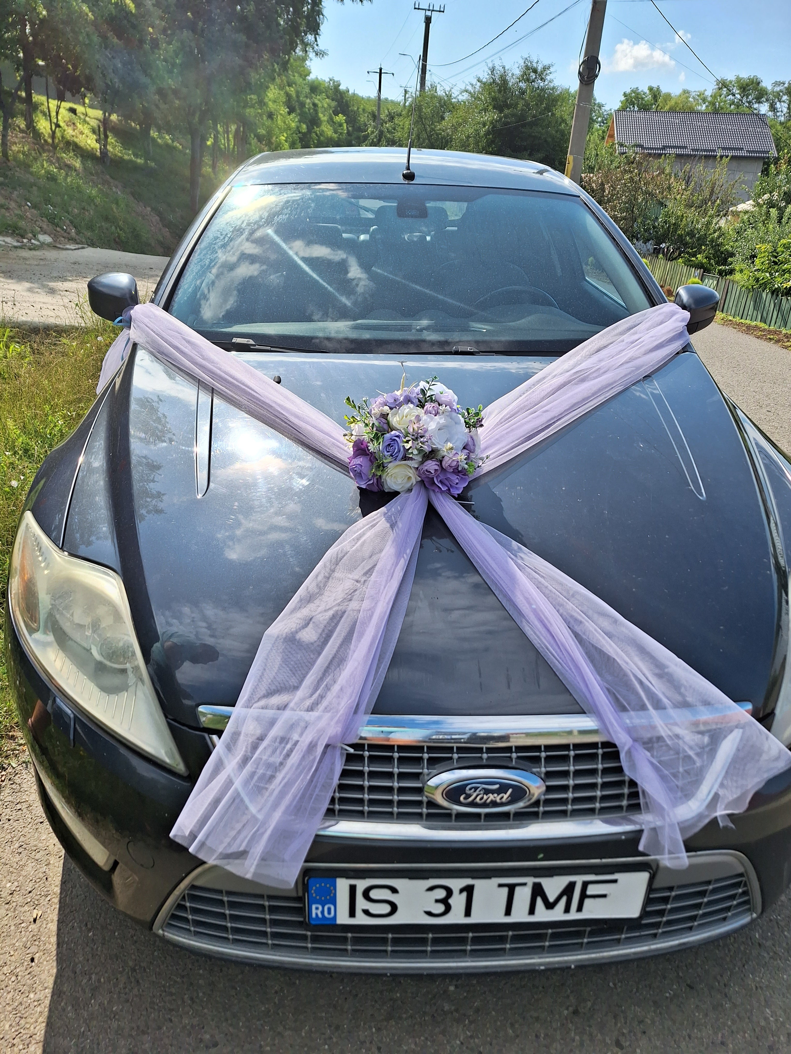 Aranjament floral mașină