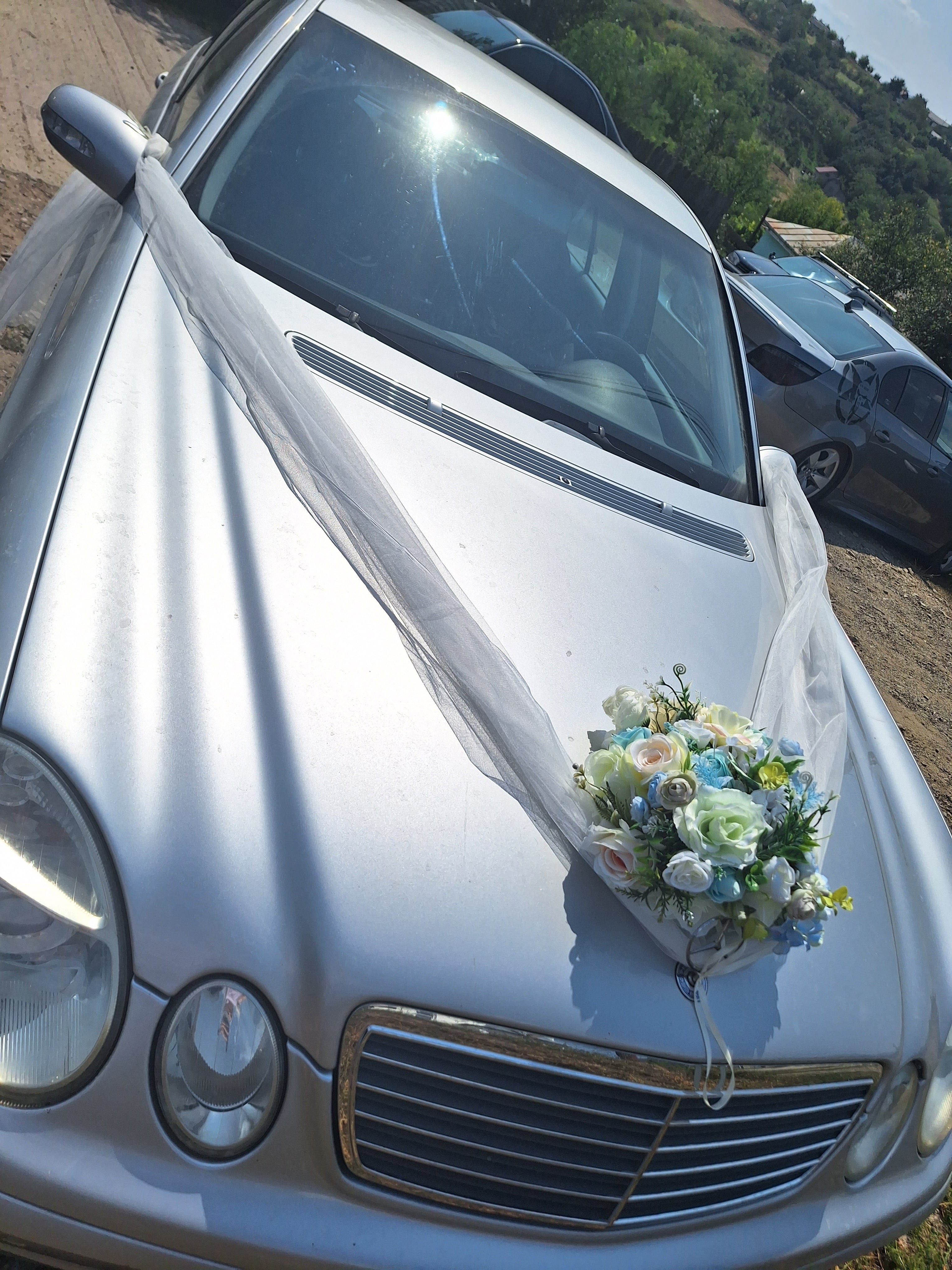 Aranjament floral mașină