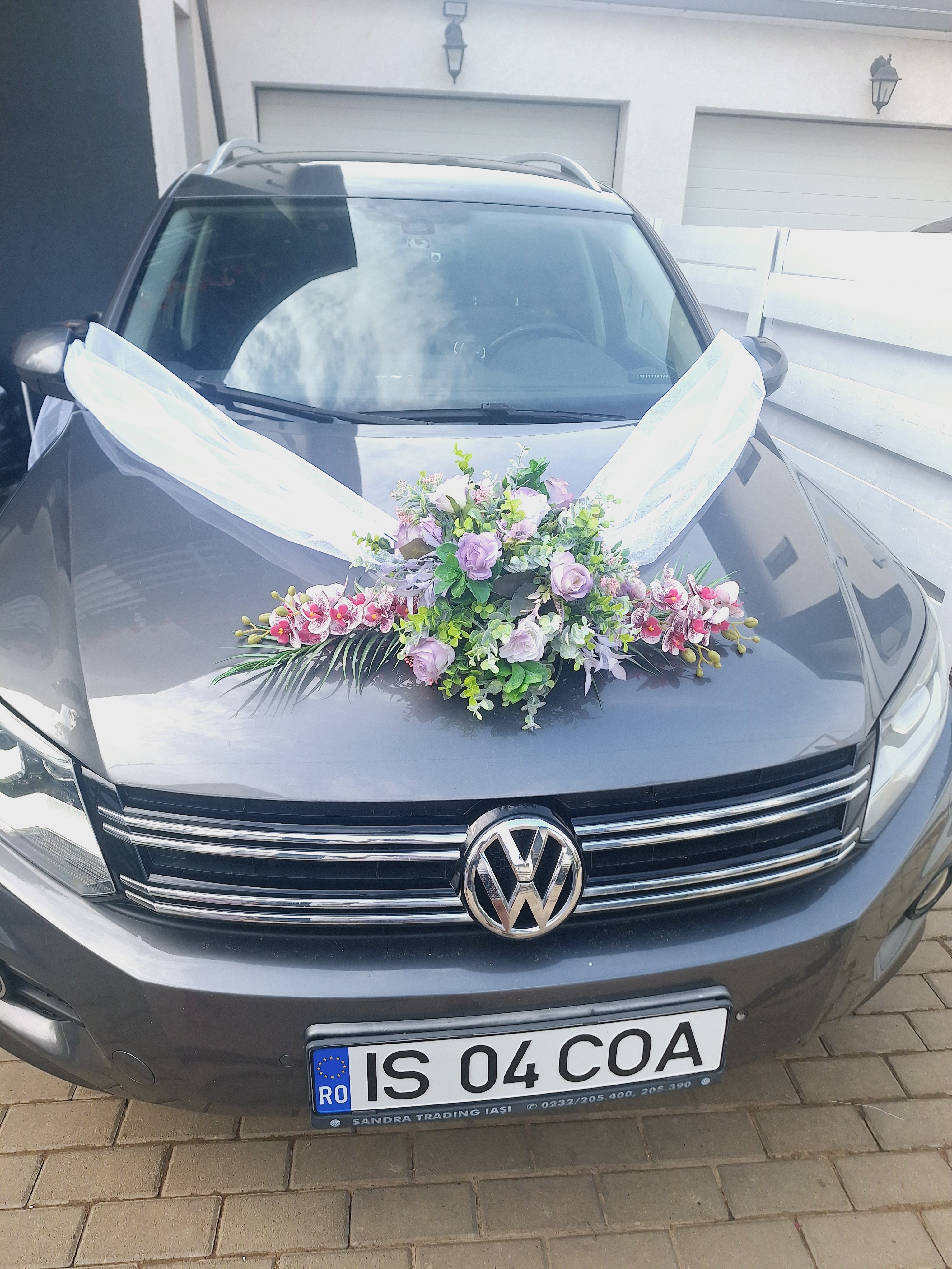 Aranjament floral mașină ventuza