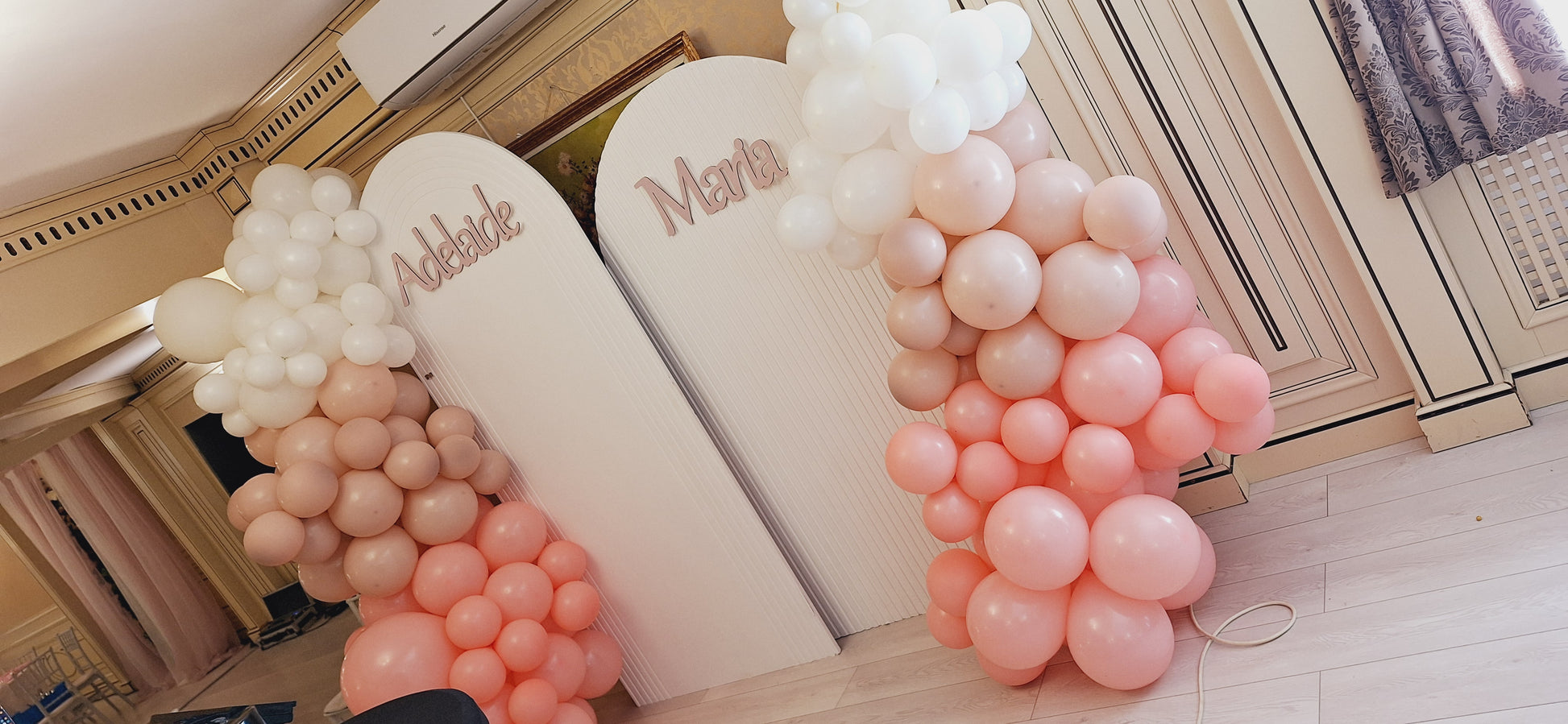 Photo corner baloane /Masa prezidiu /masa invitați