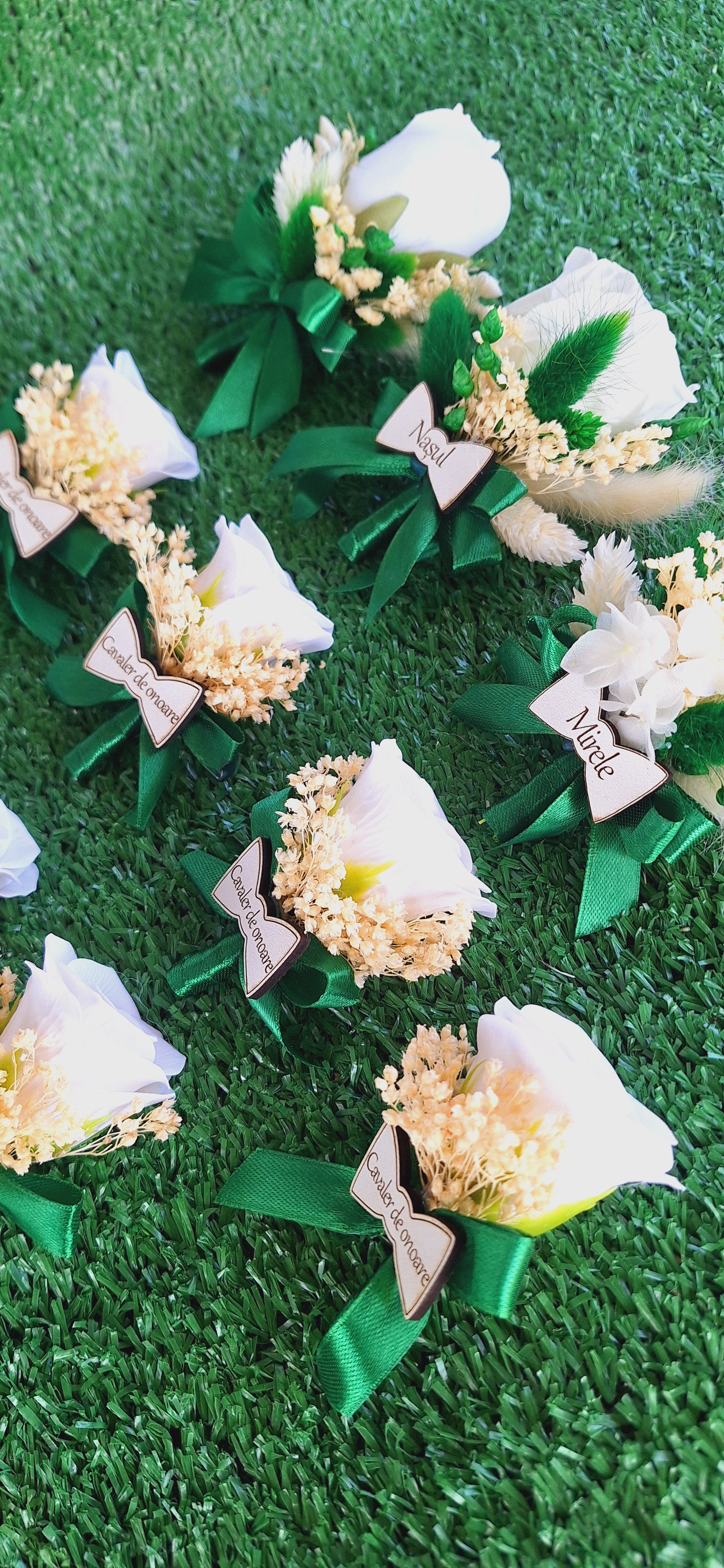 Brățări și Cocarde