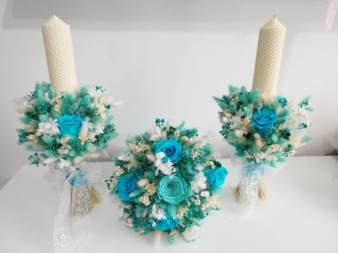 Lumânări si buchet turcoaz