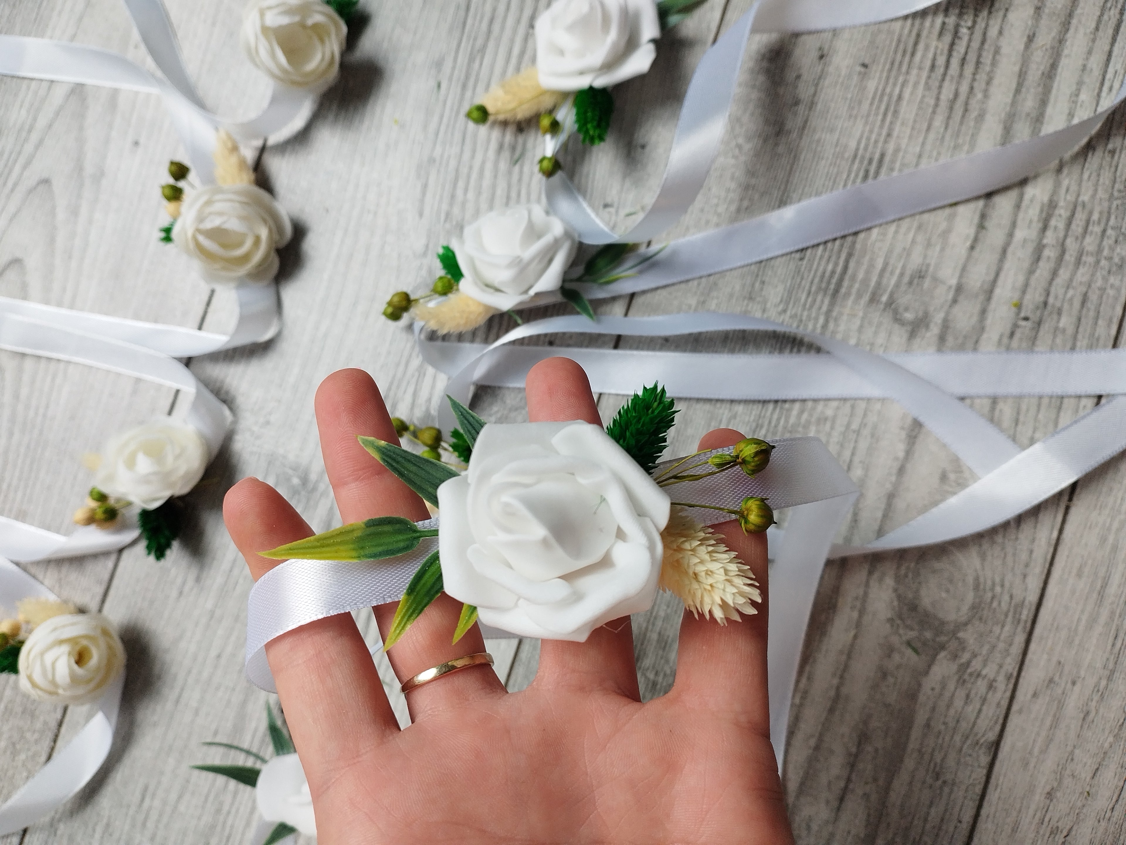 Cocarde și Brățări flori matase