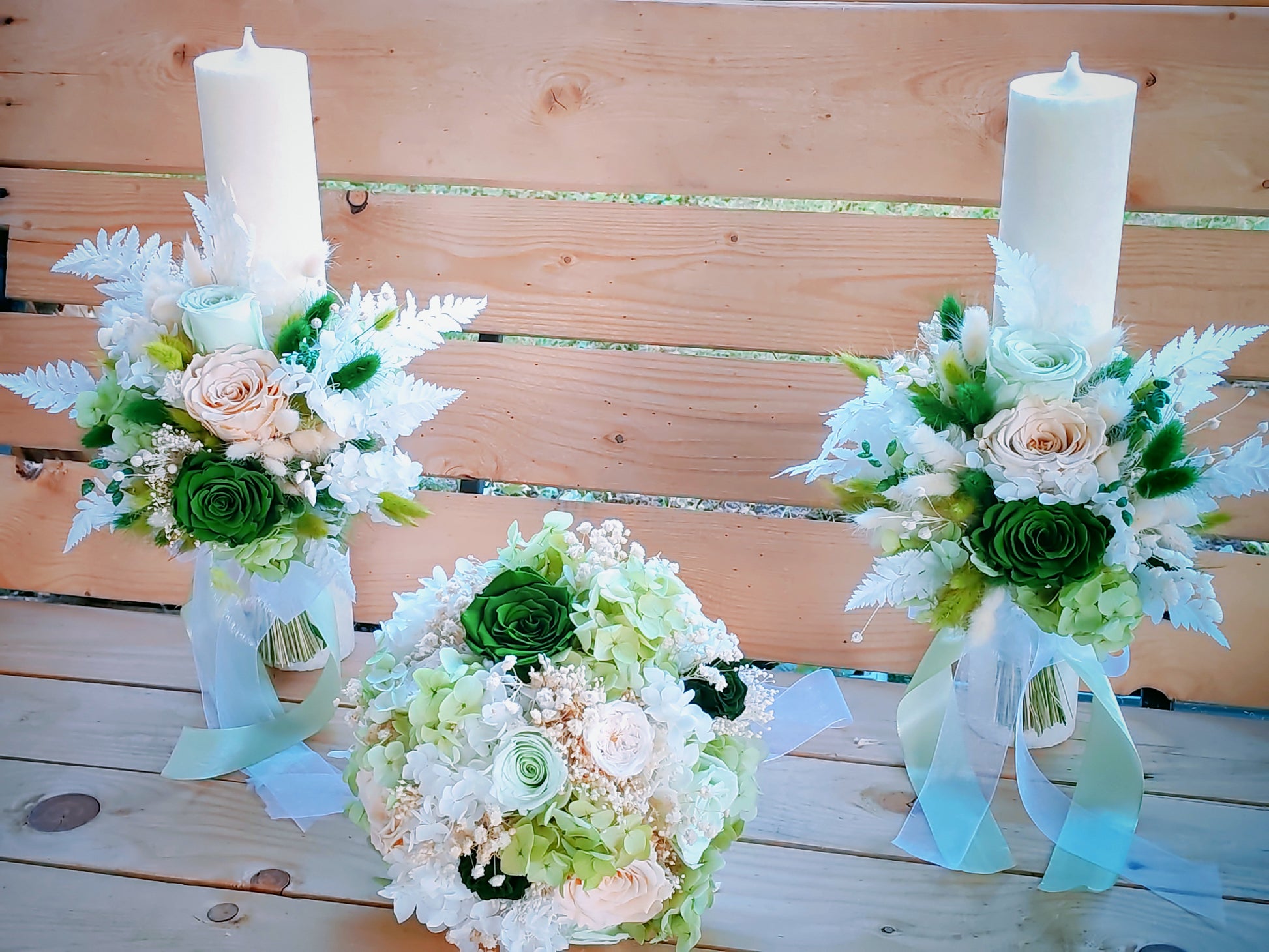 Lumânări și buchet criogenate verde