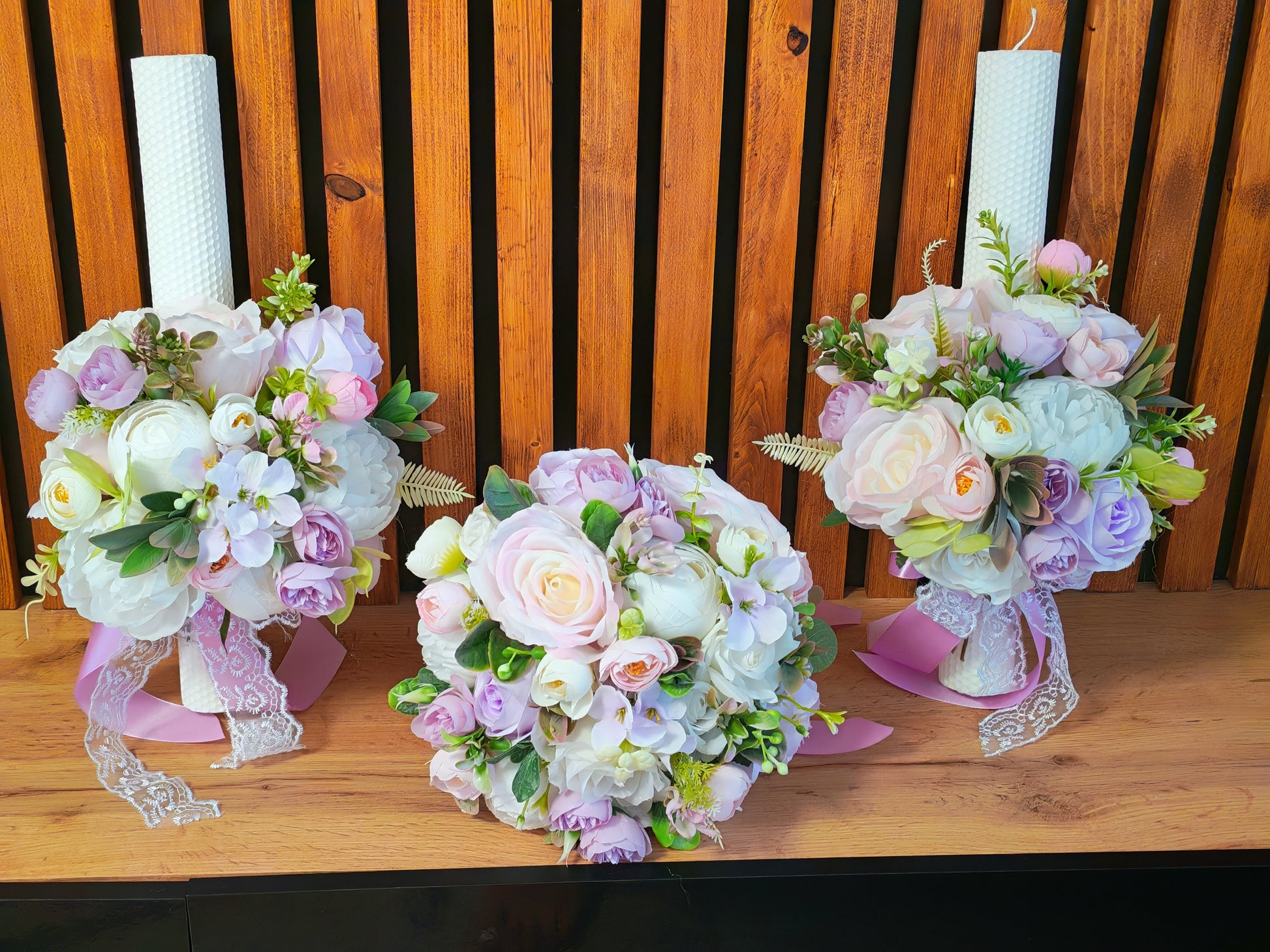 Lumânări și buchet mătase lila