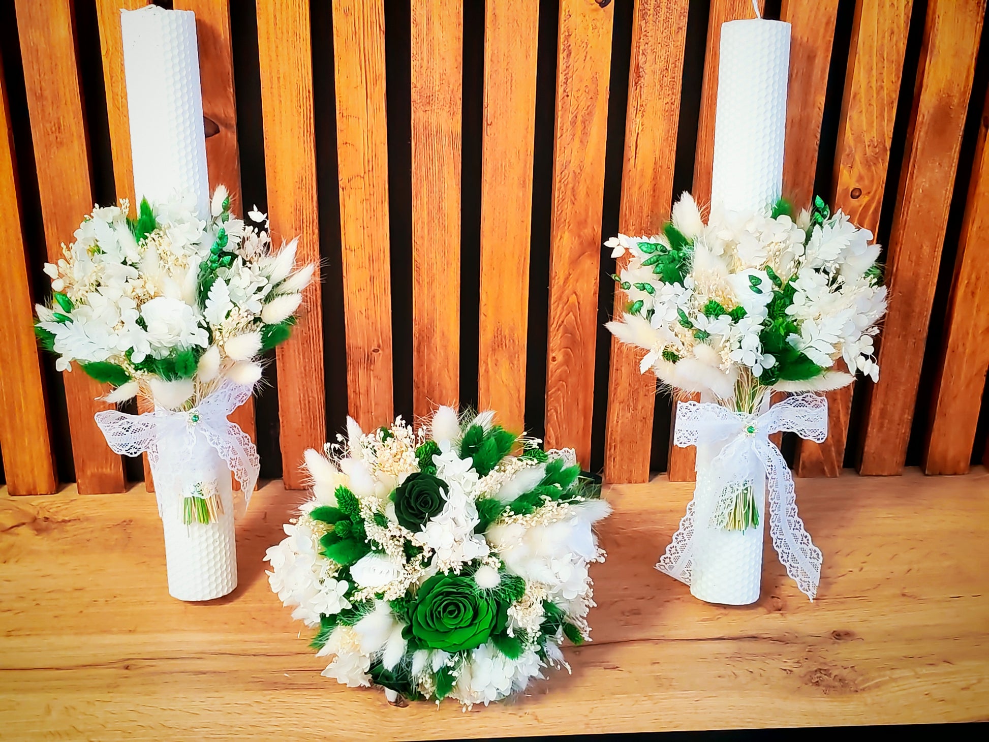 Lumânări și buchet criogenate verde