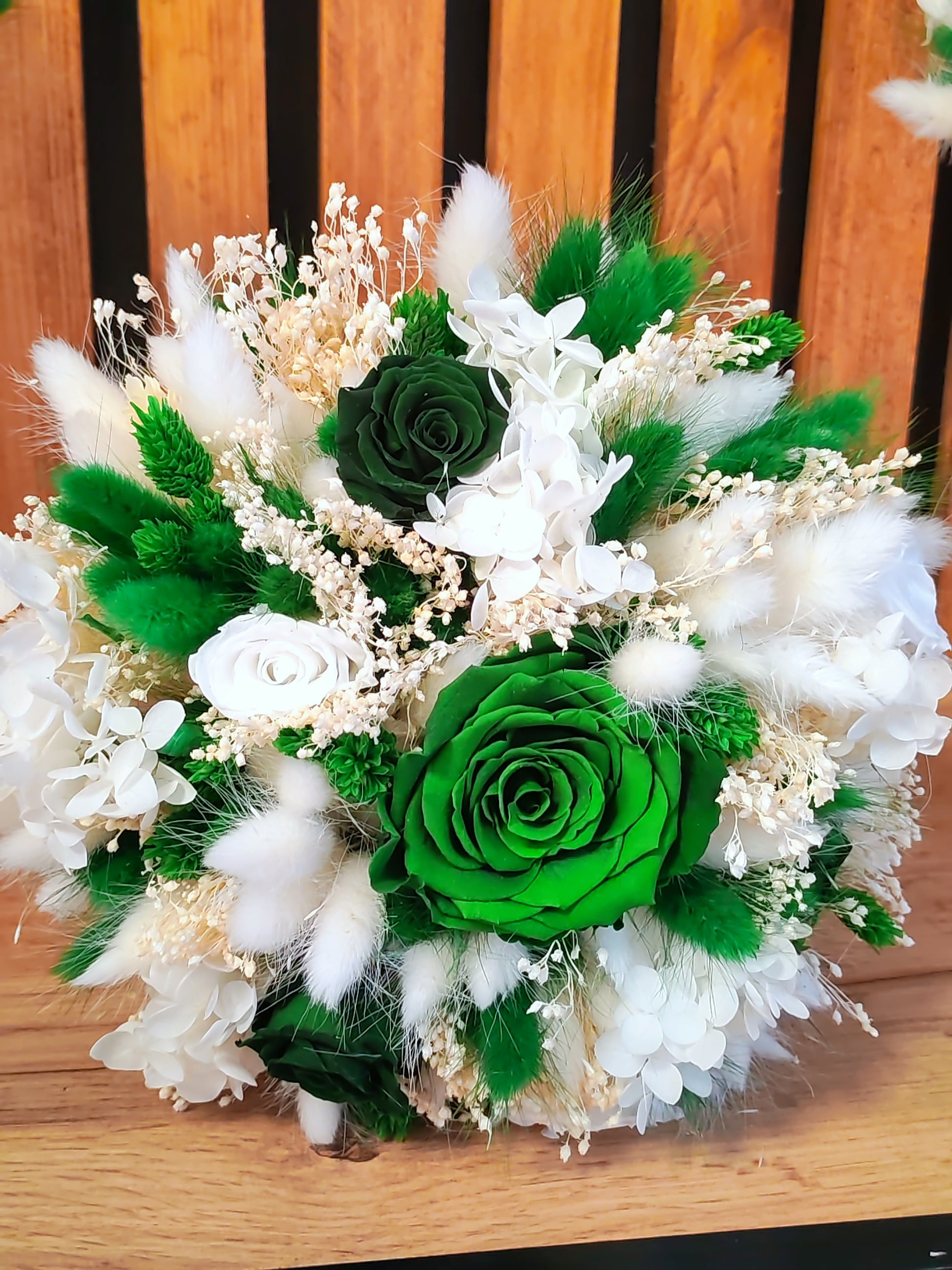 Lumânări și buchet criogenate verde