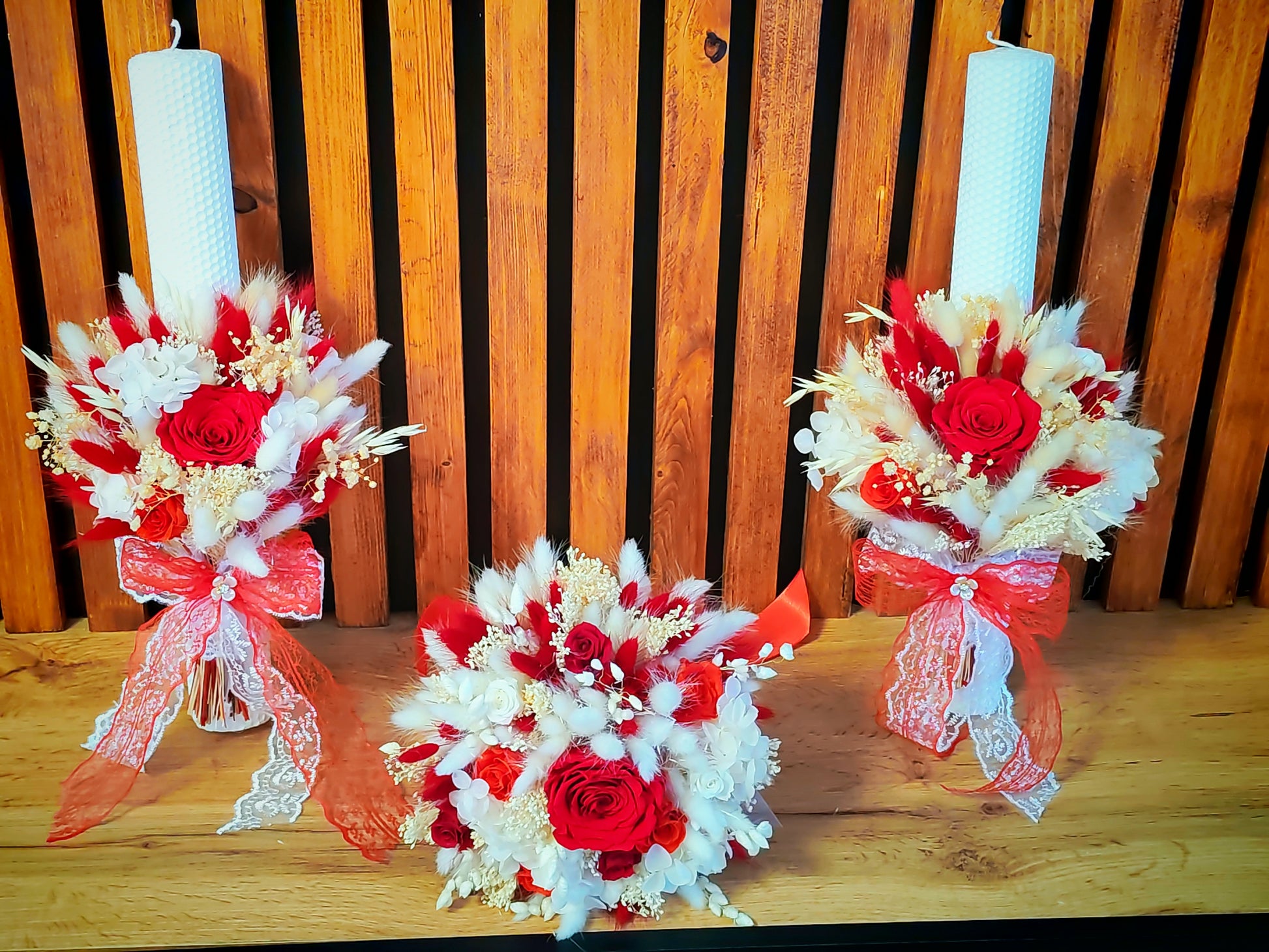 Lumânări și buchet criogenate rosu