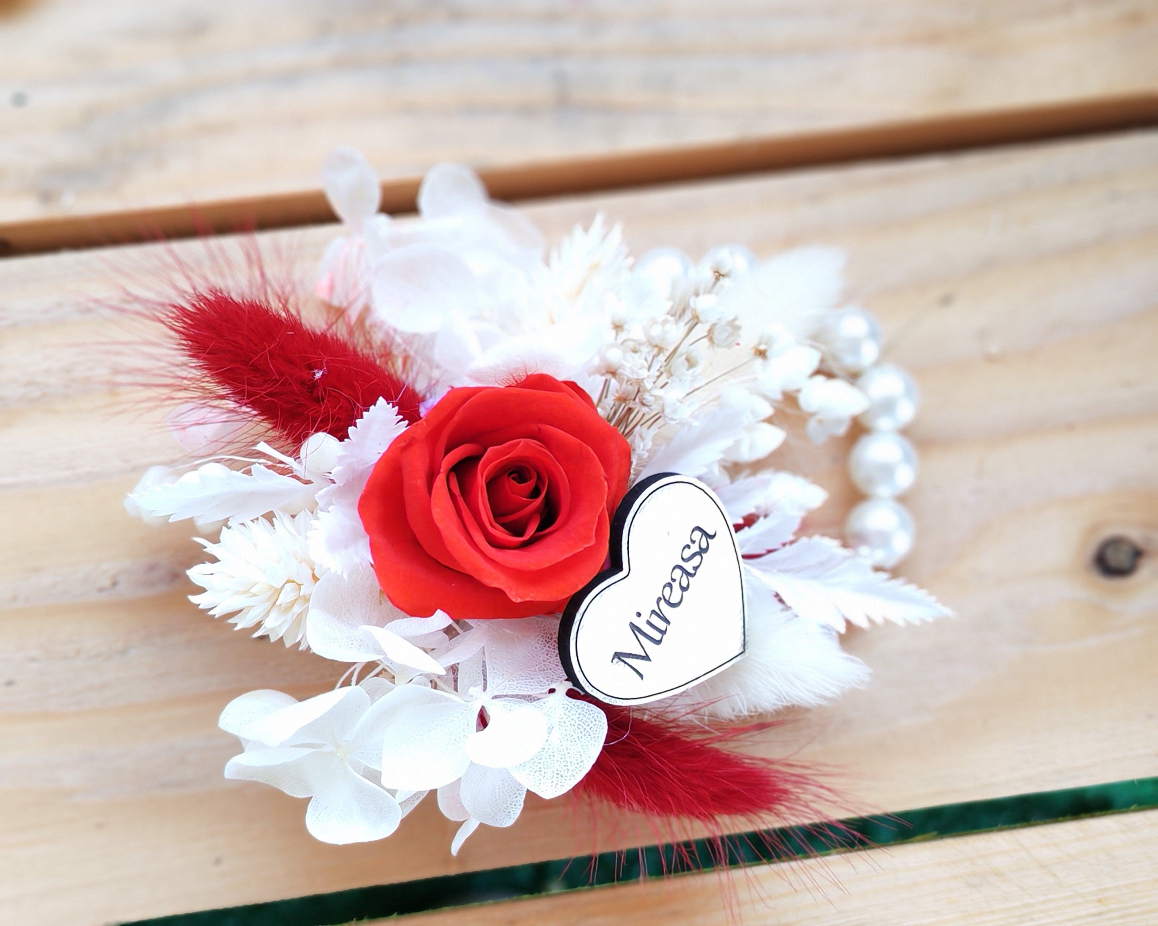 Brățări și Cocarde roșu