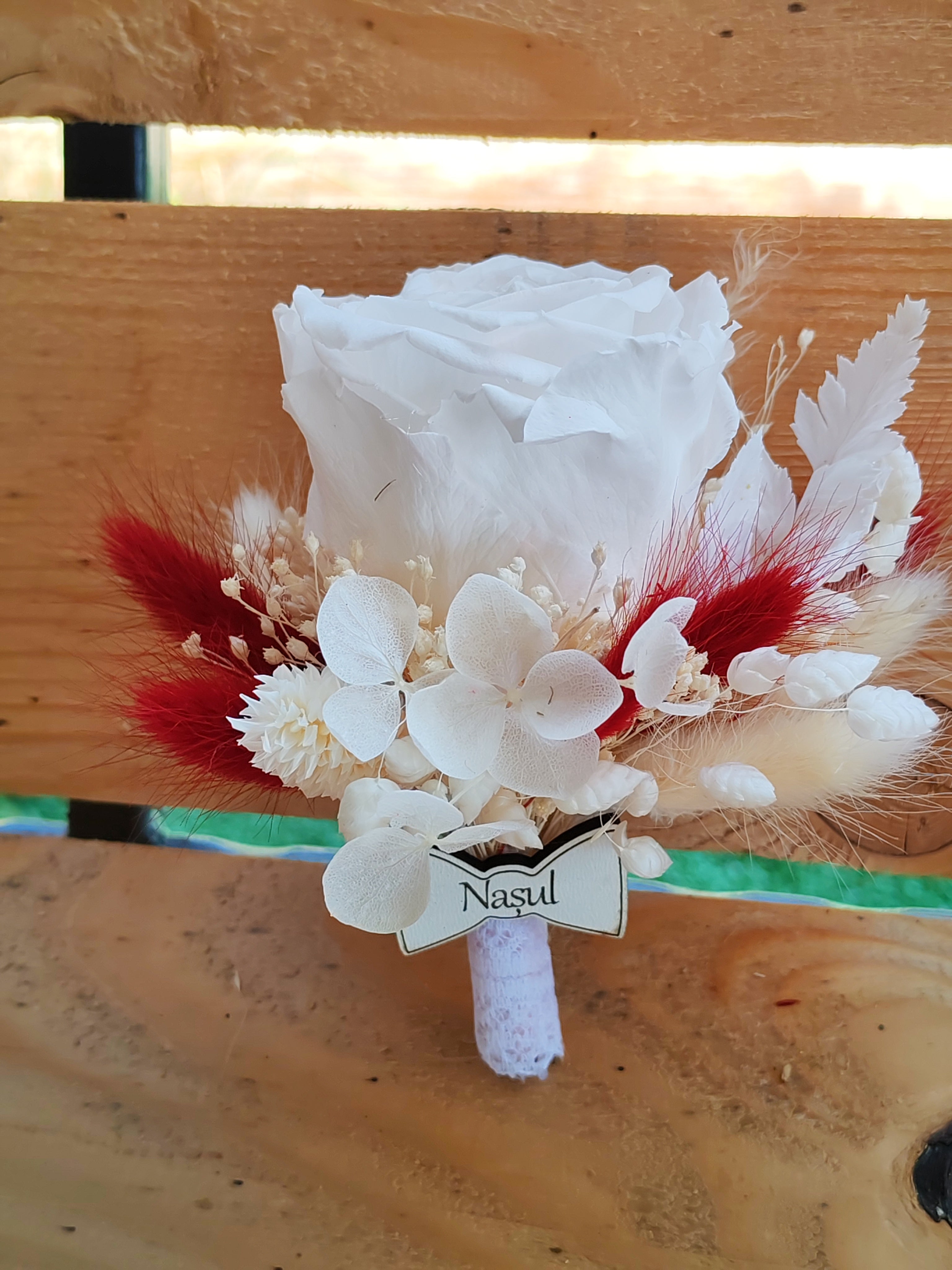 Brățări și Cocarde roșu