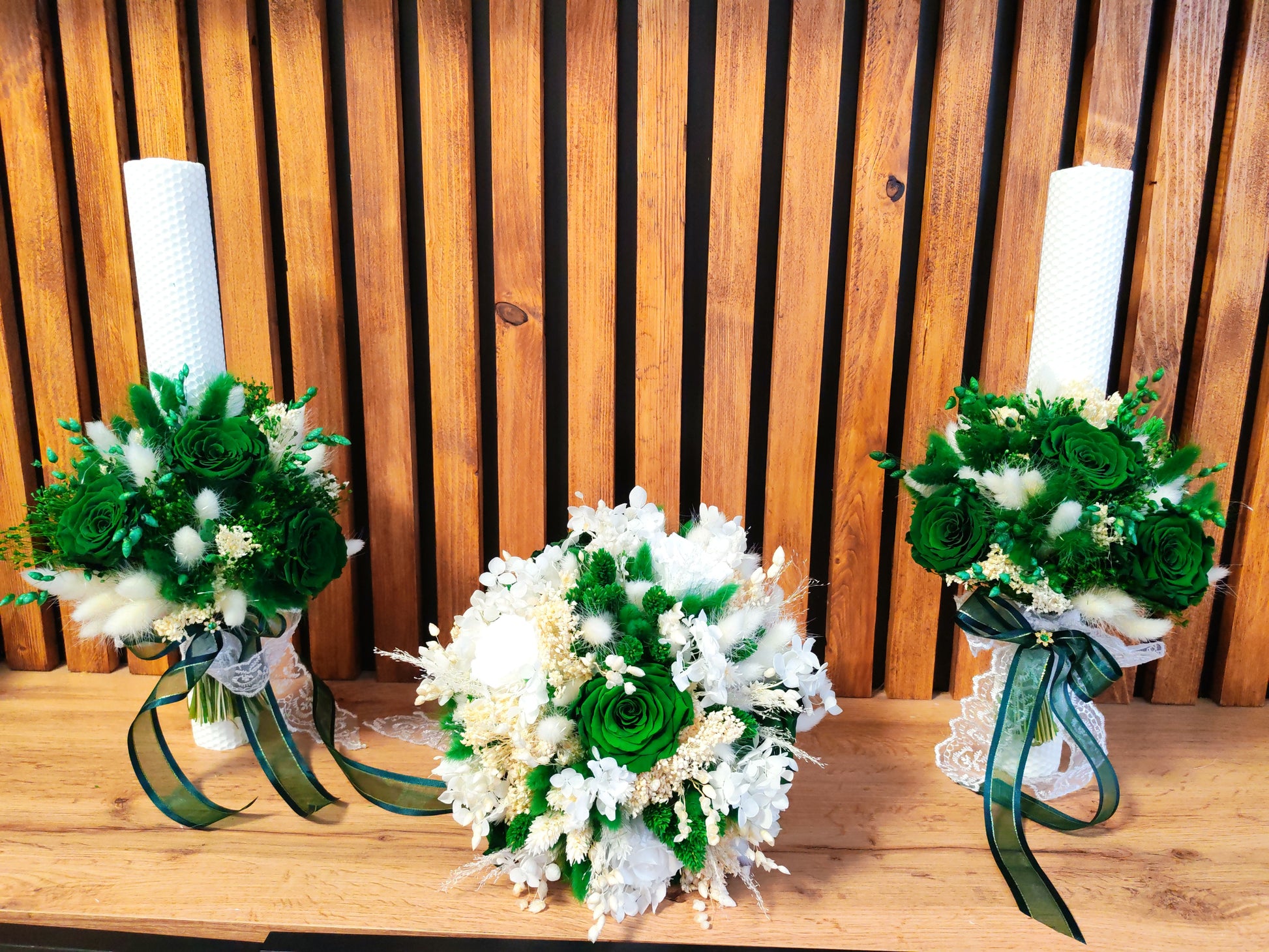 Lumânări și buchet criogenate verde