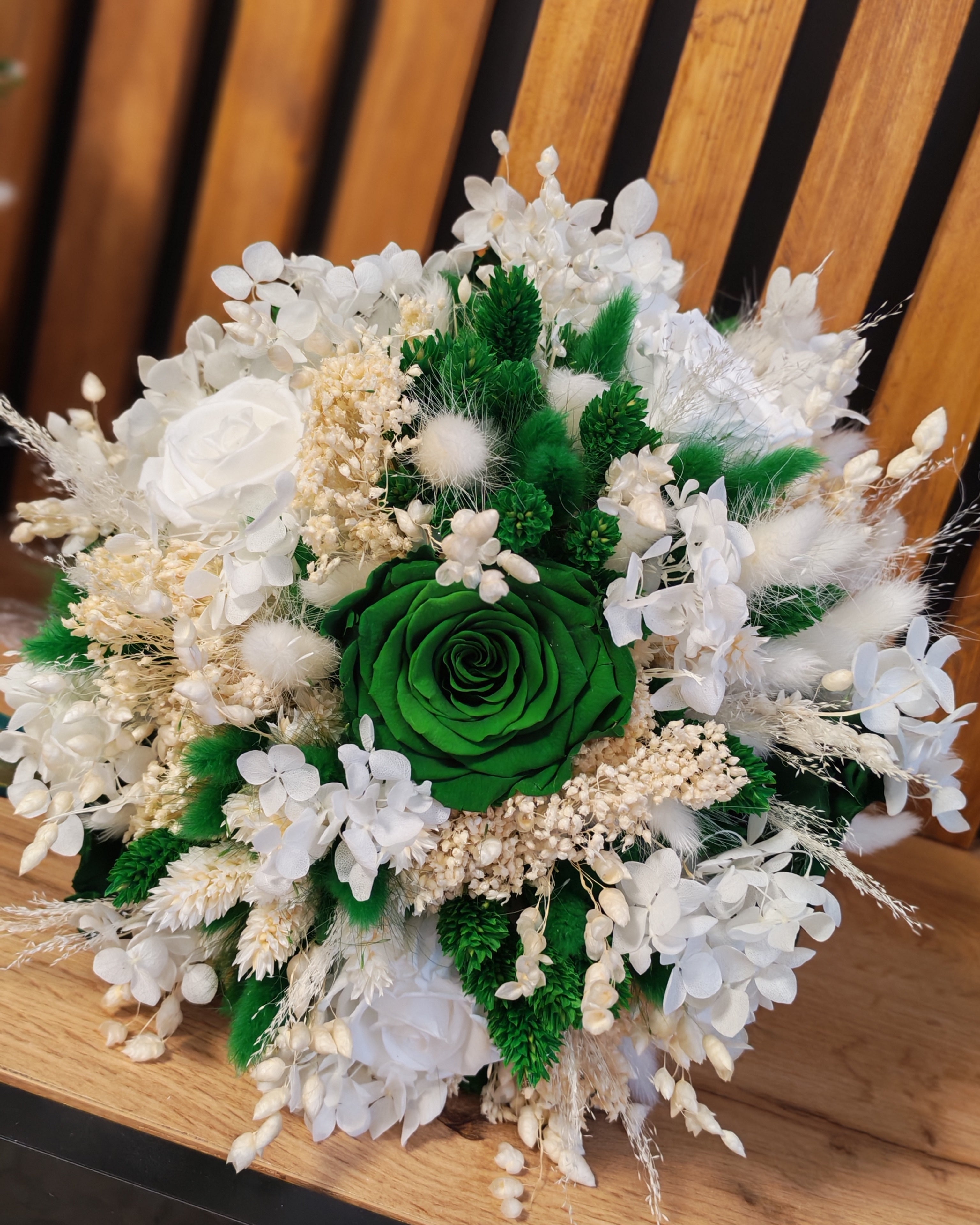 Lumânări și buchet criogenate verde