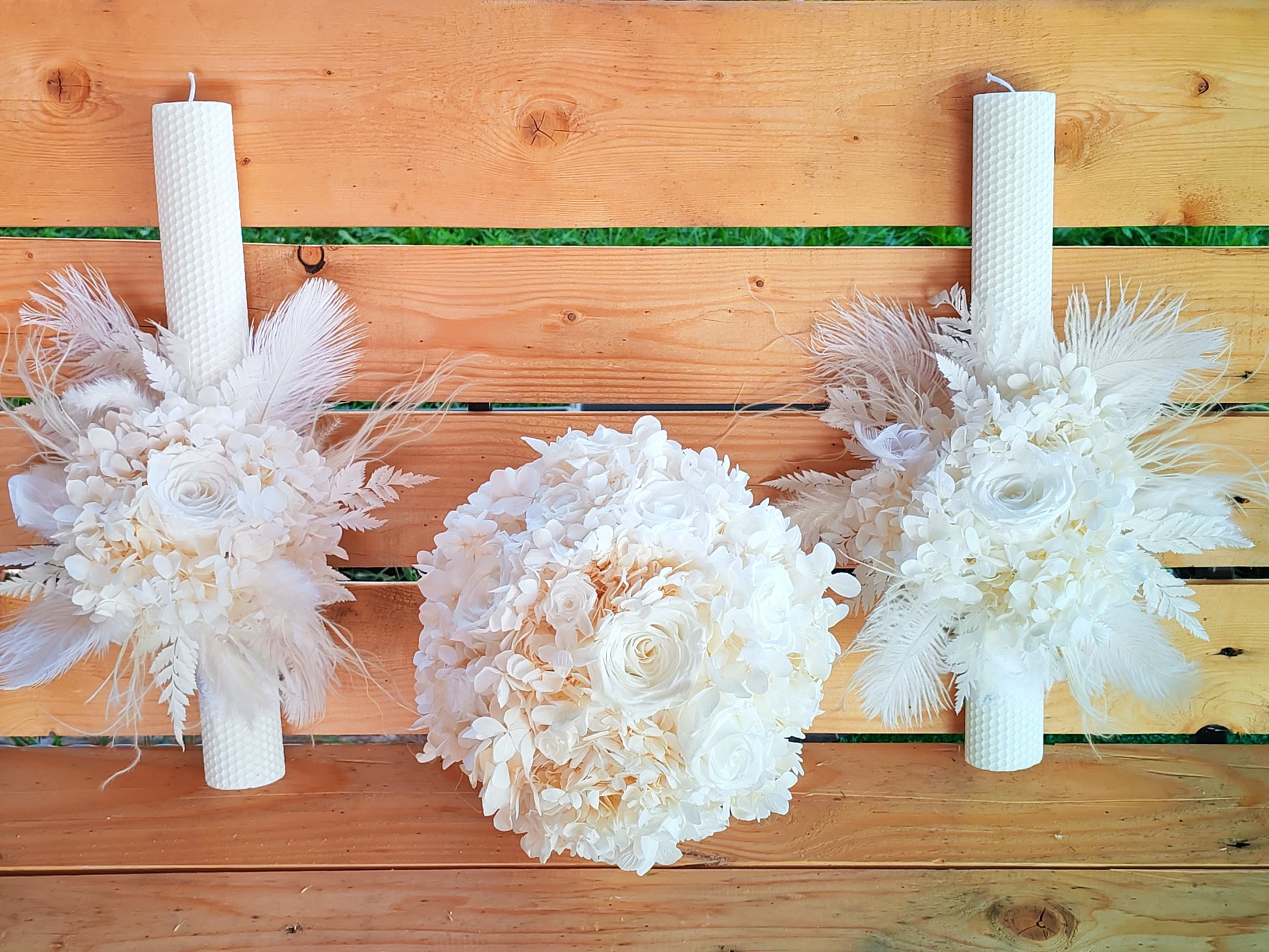 Lumânări și buchet criogenate și pene