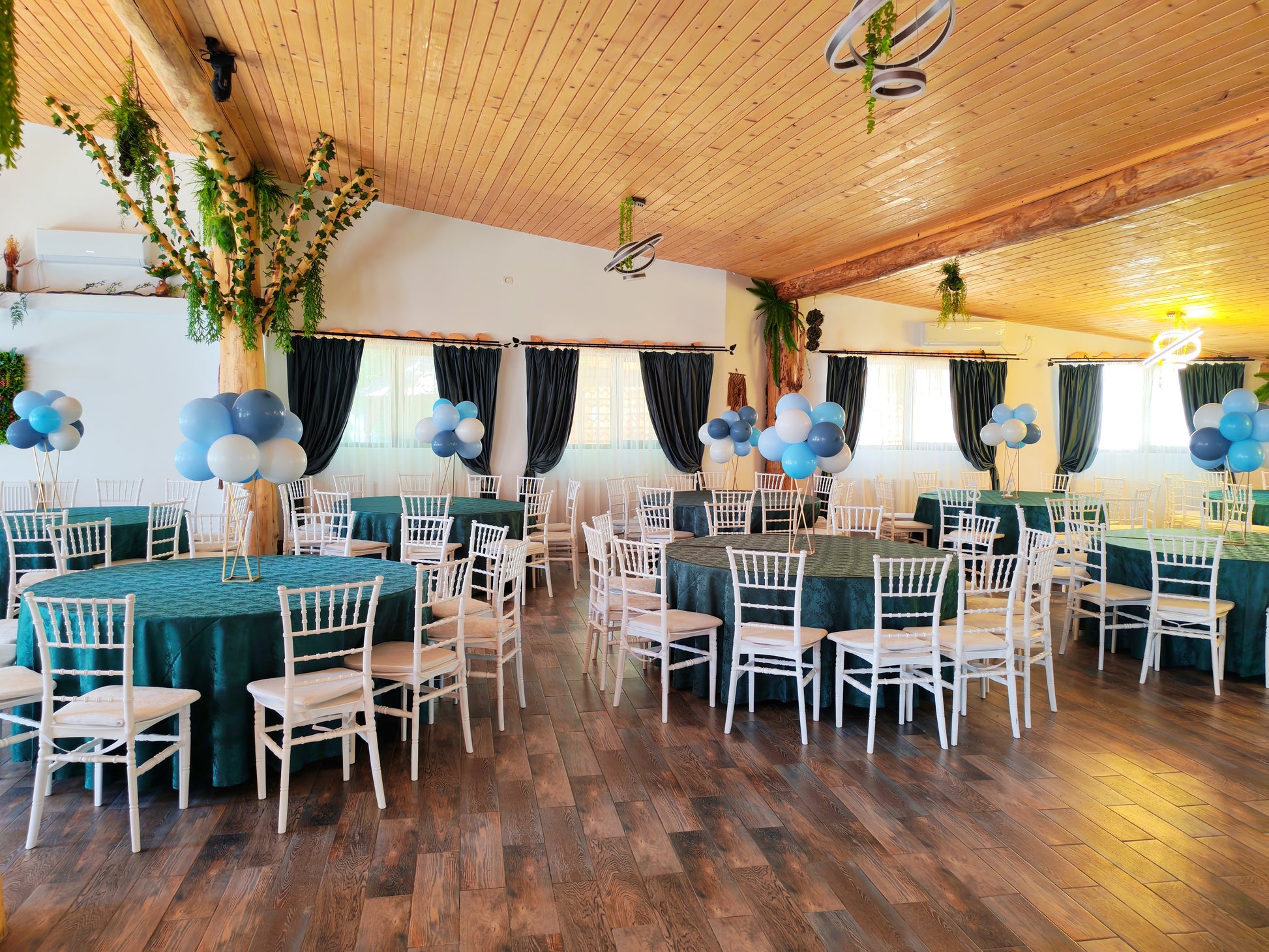 Photo corner baloane /Masa prezidiu /masa invitați