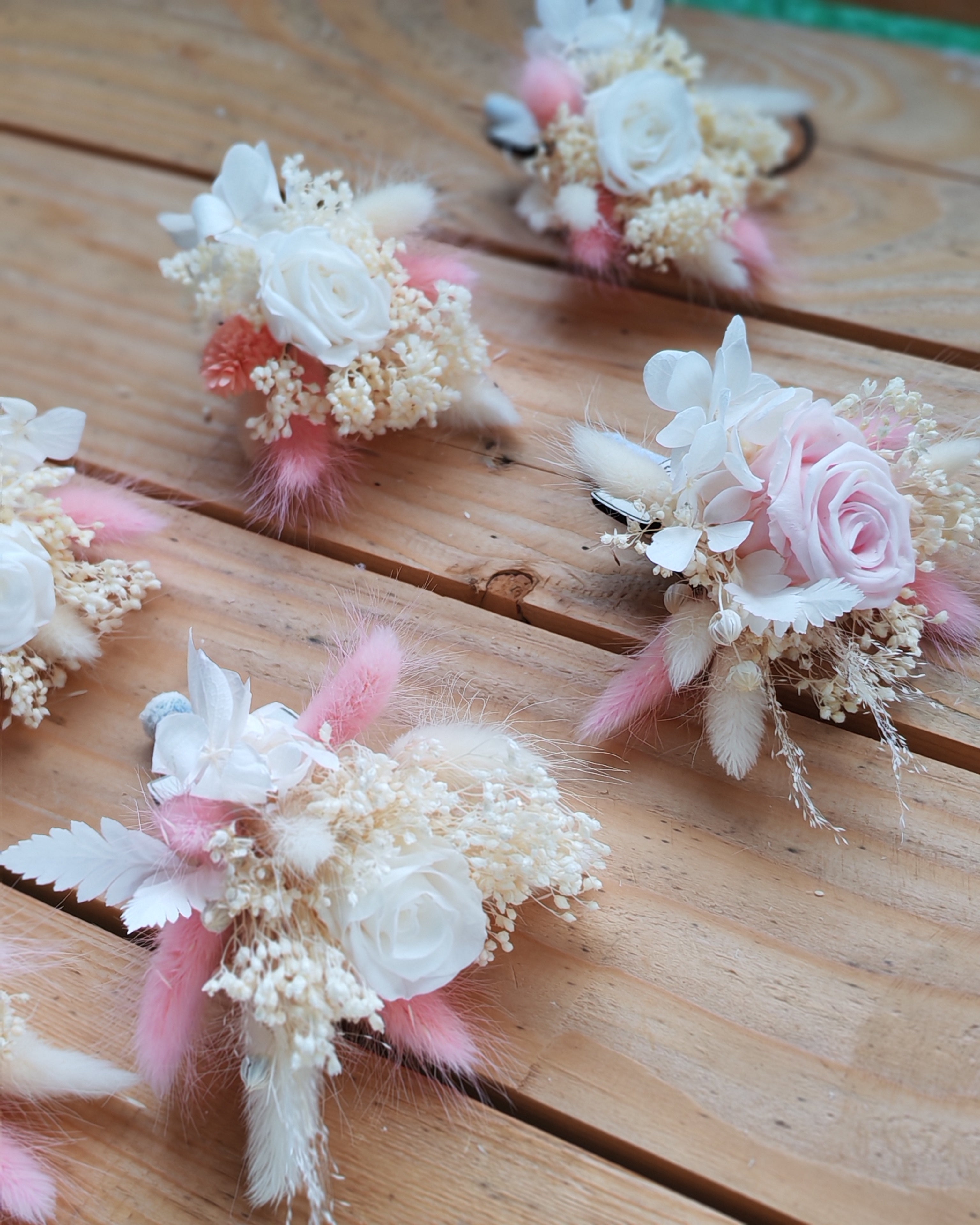 Brățări și Cocarde roz