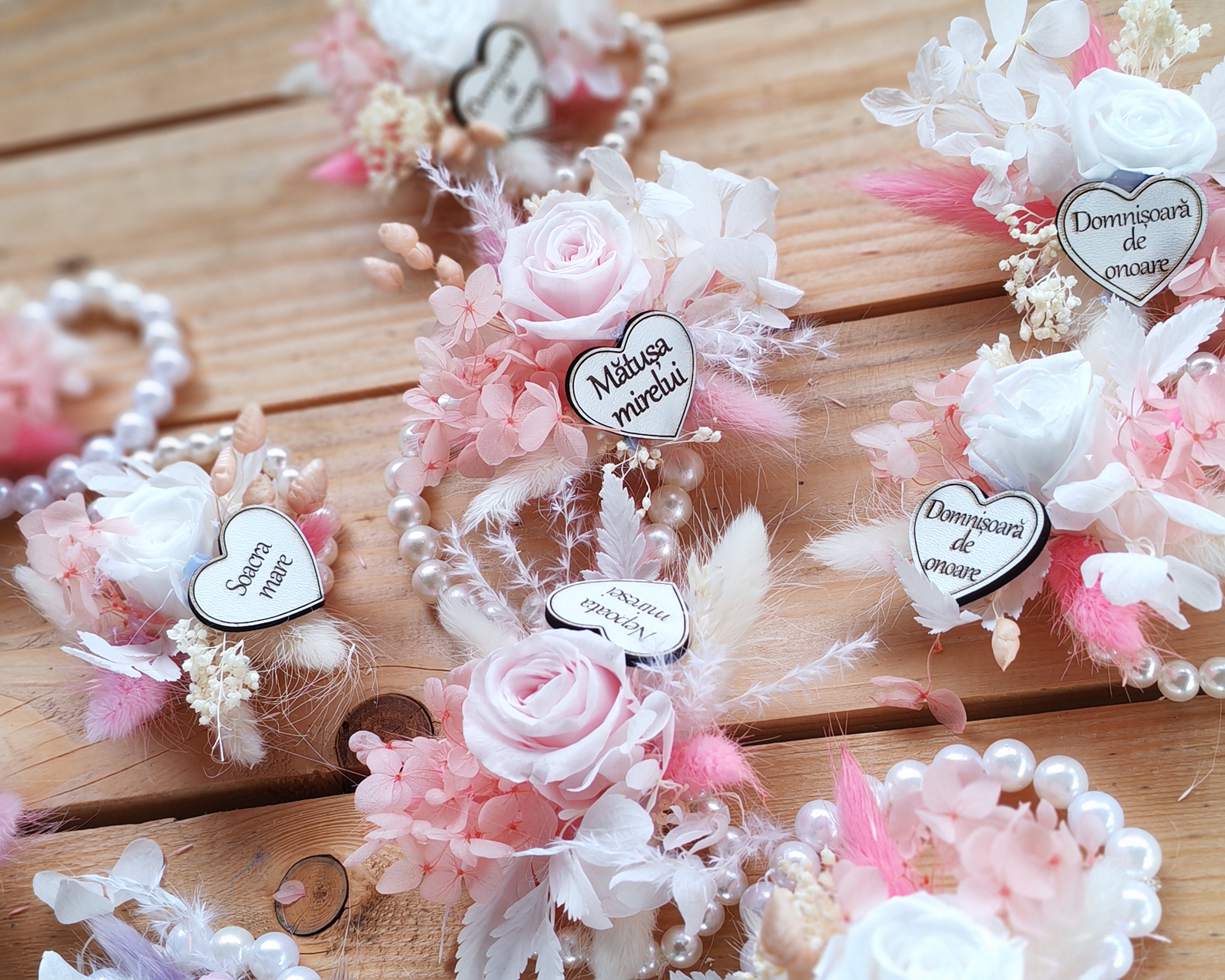 Brățări și Cocarde roz