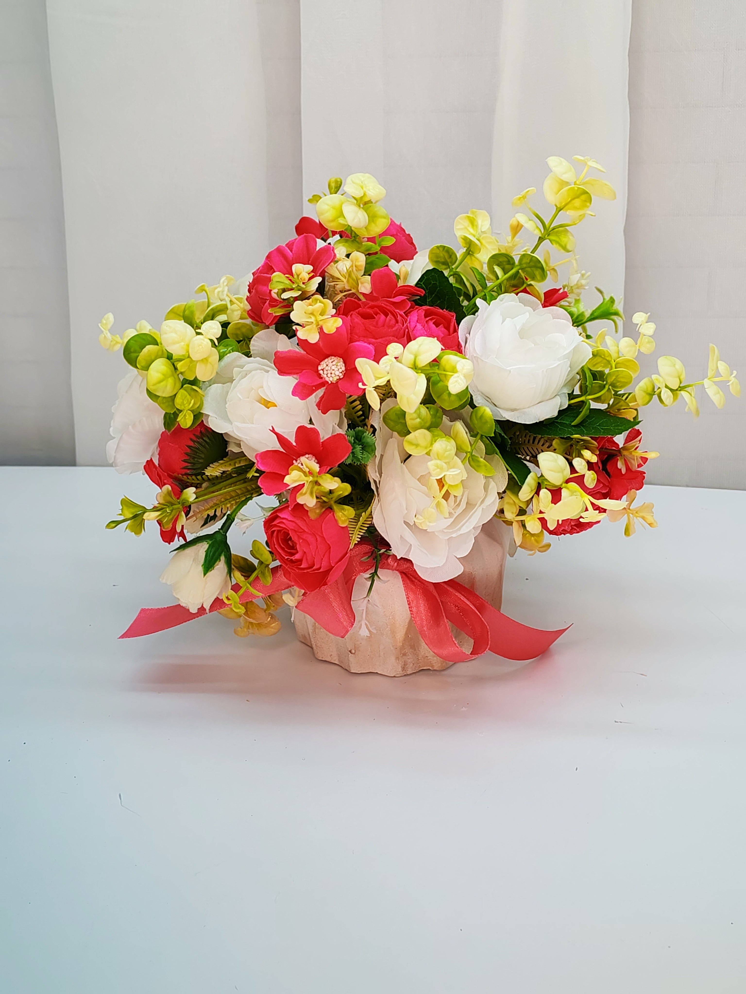 Vas cu aranjament floral