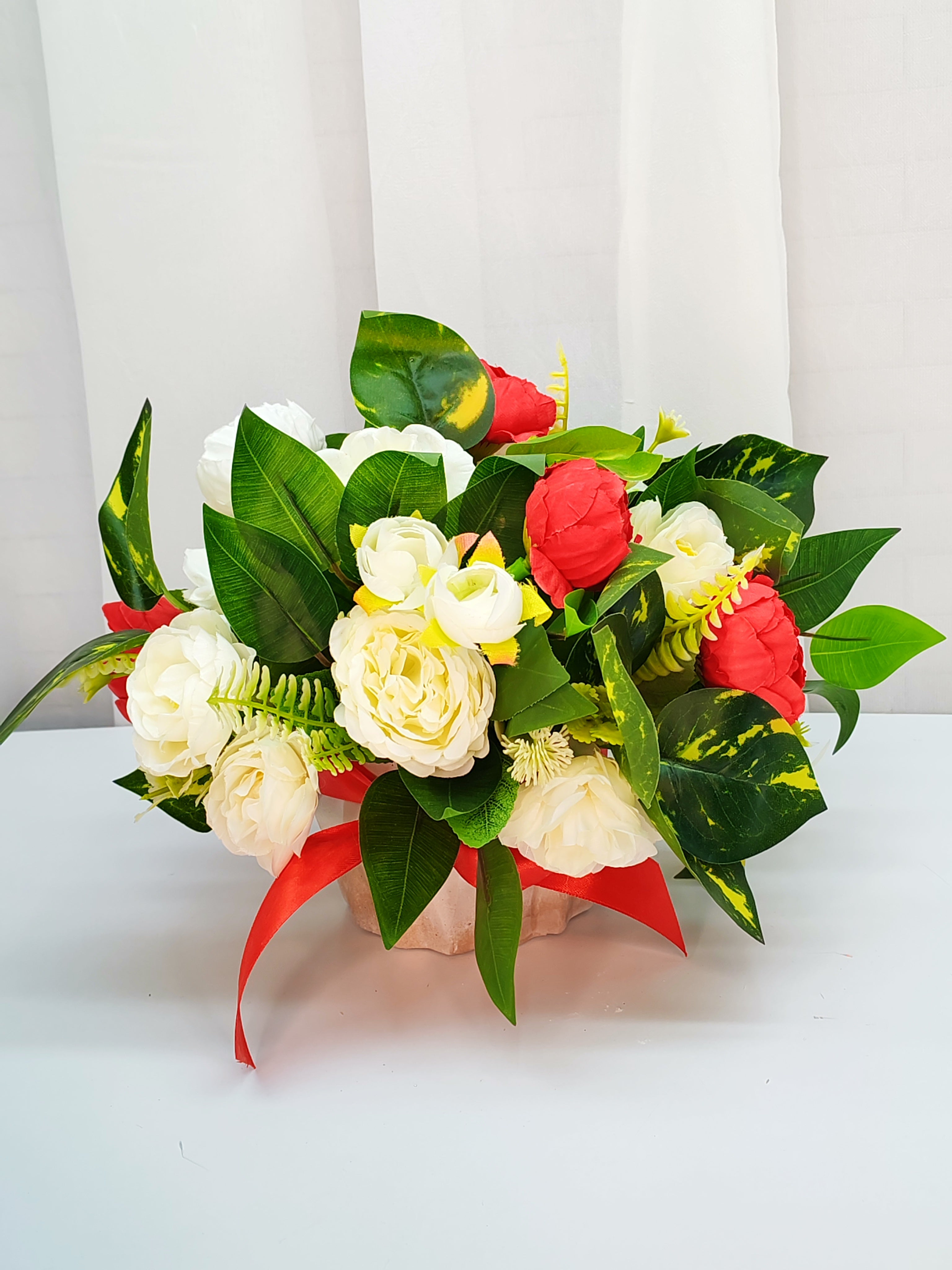 Vas cu aranjament floral