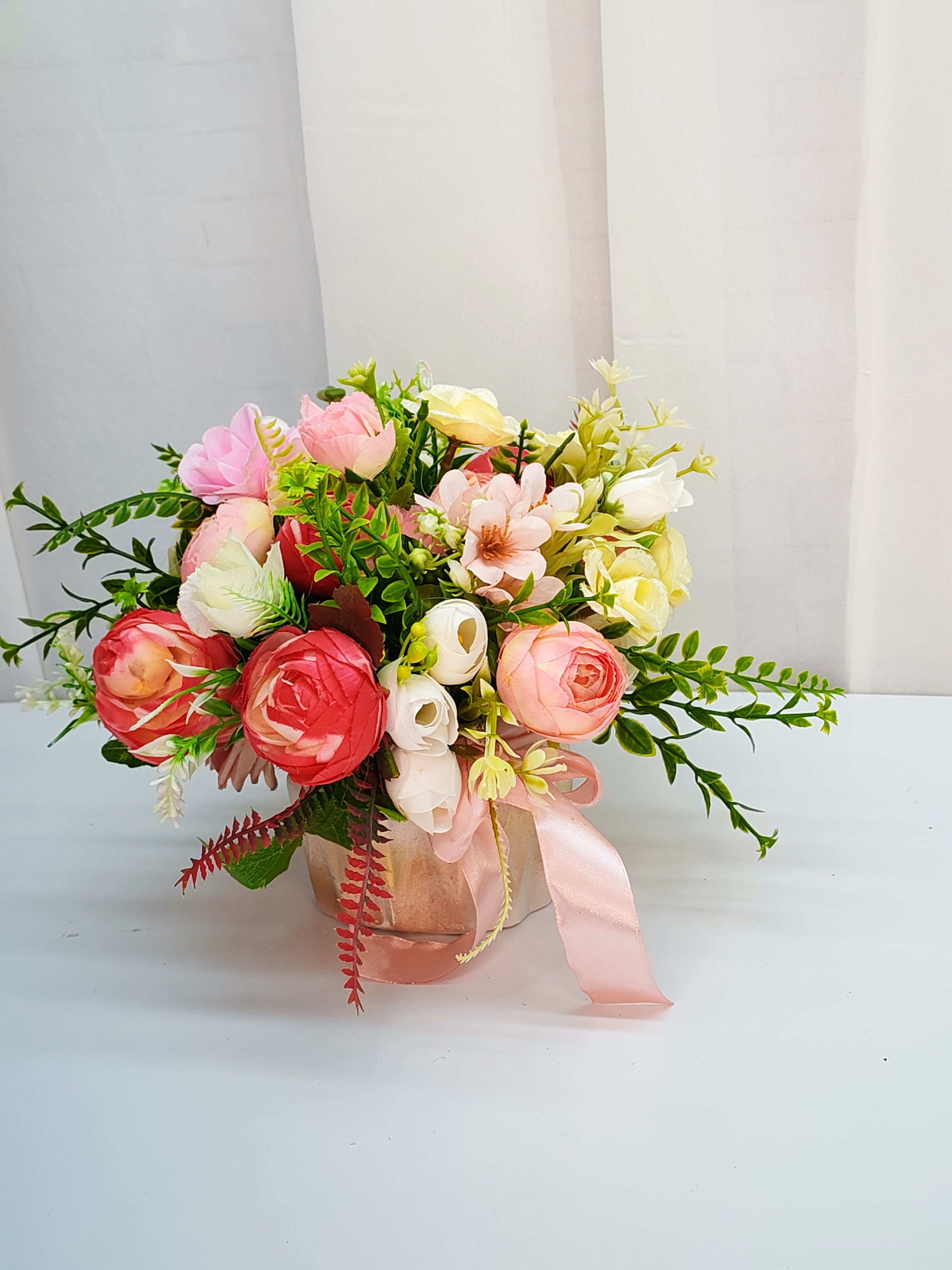 Vas cu aranjament floral