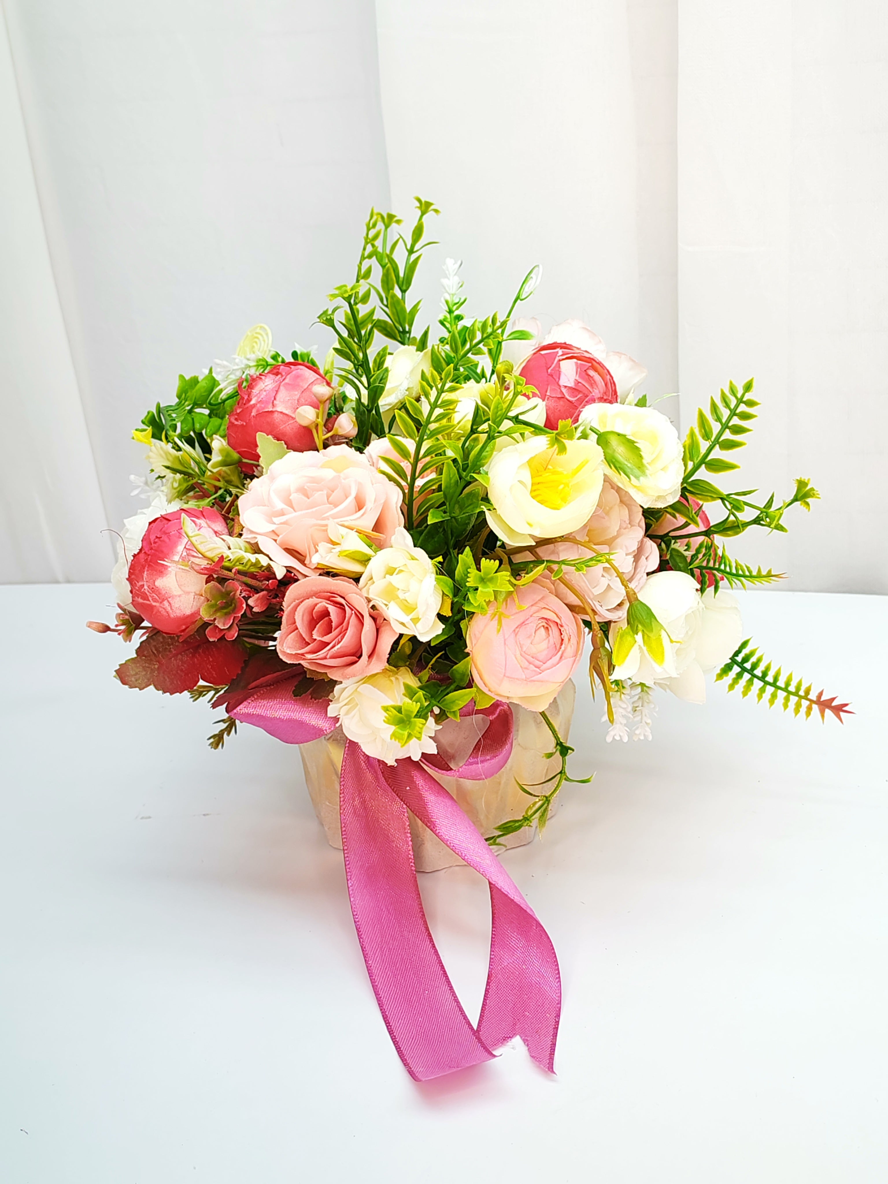 Vas cu aranjament floral