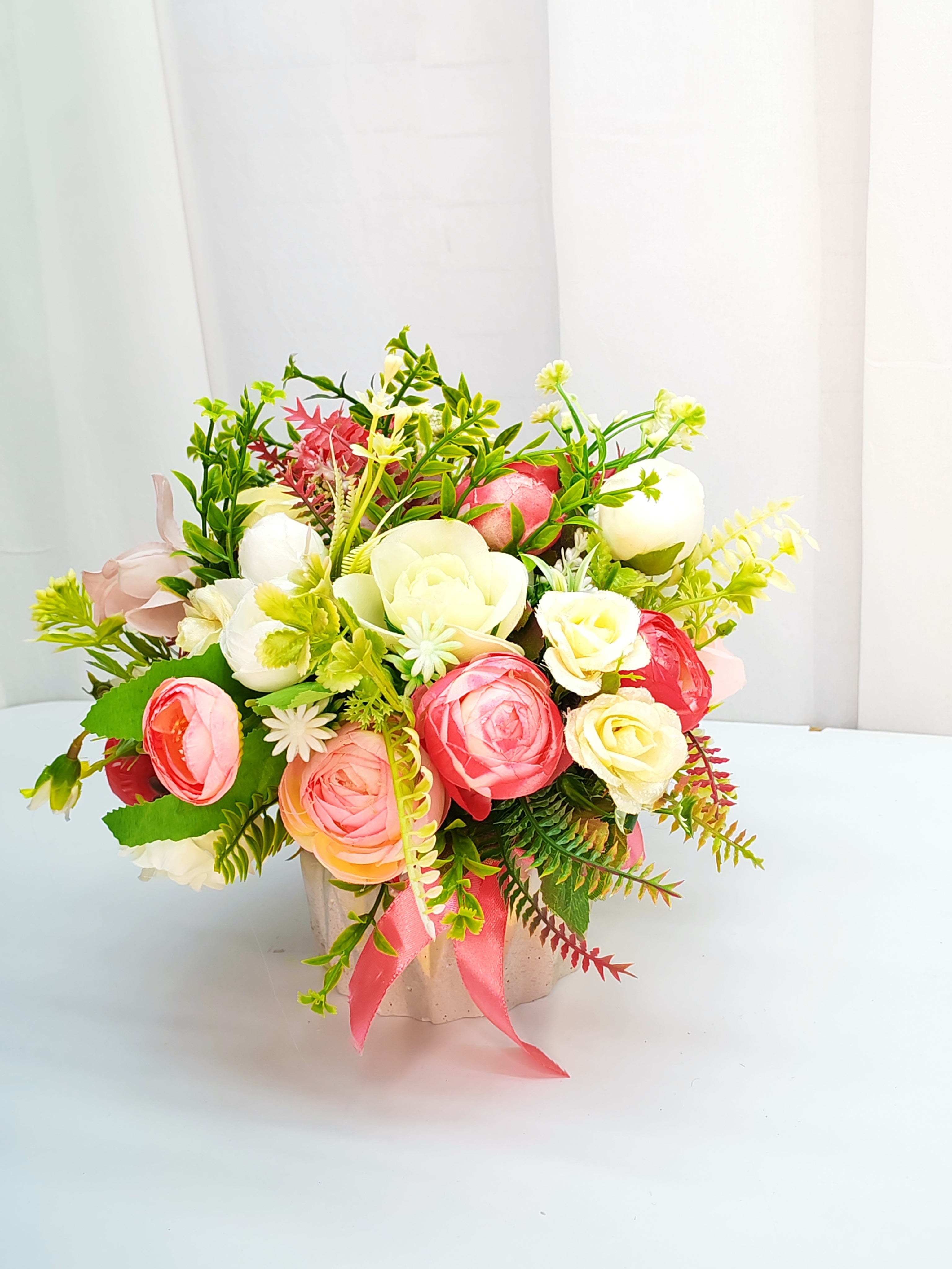 Vas cu aranjament floral