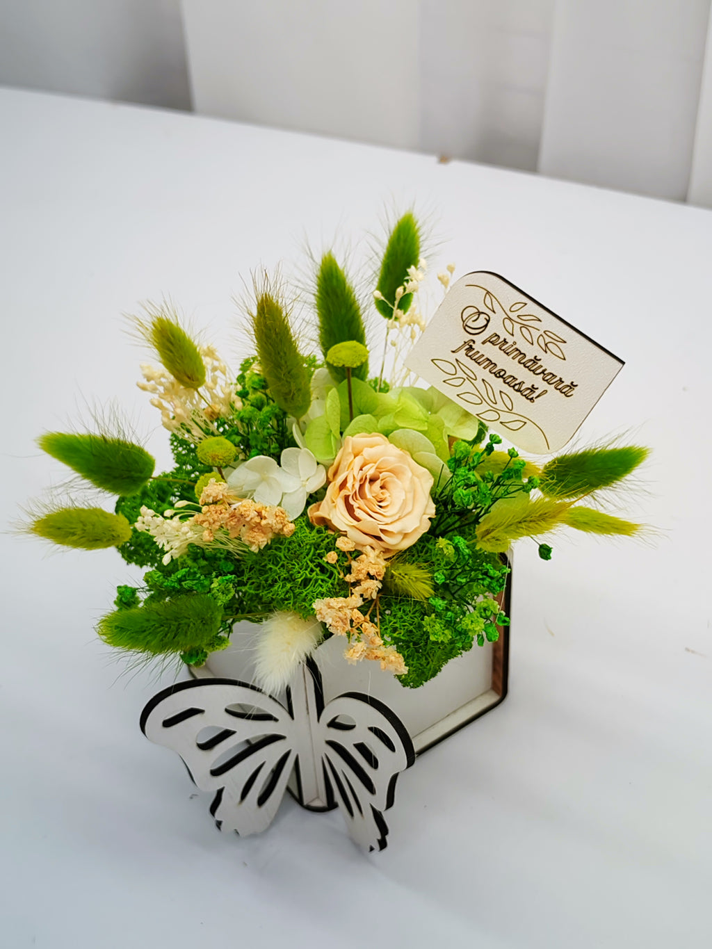 Cutie fluture cu trandafir criogenat