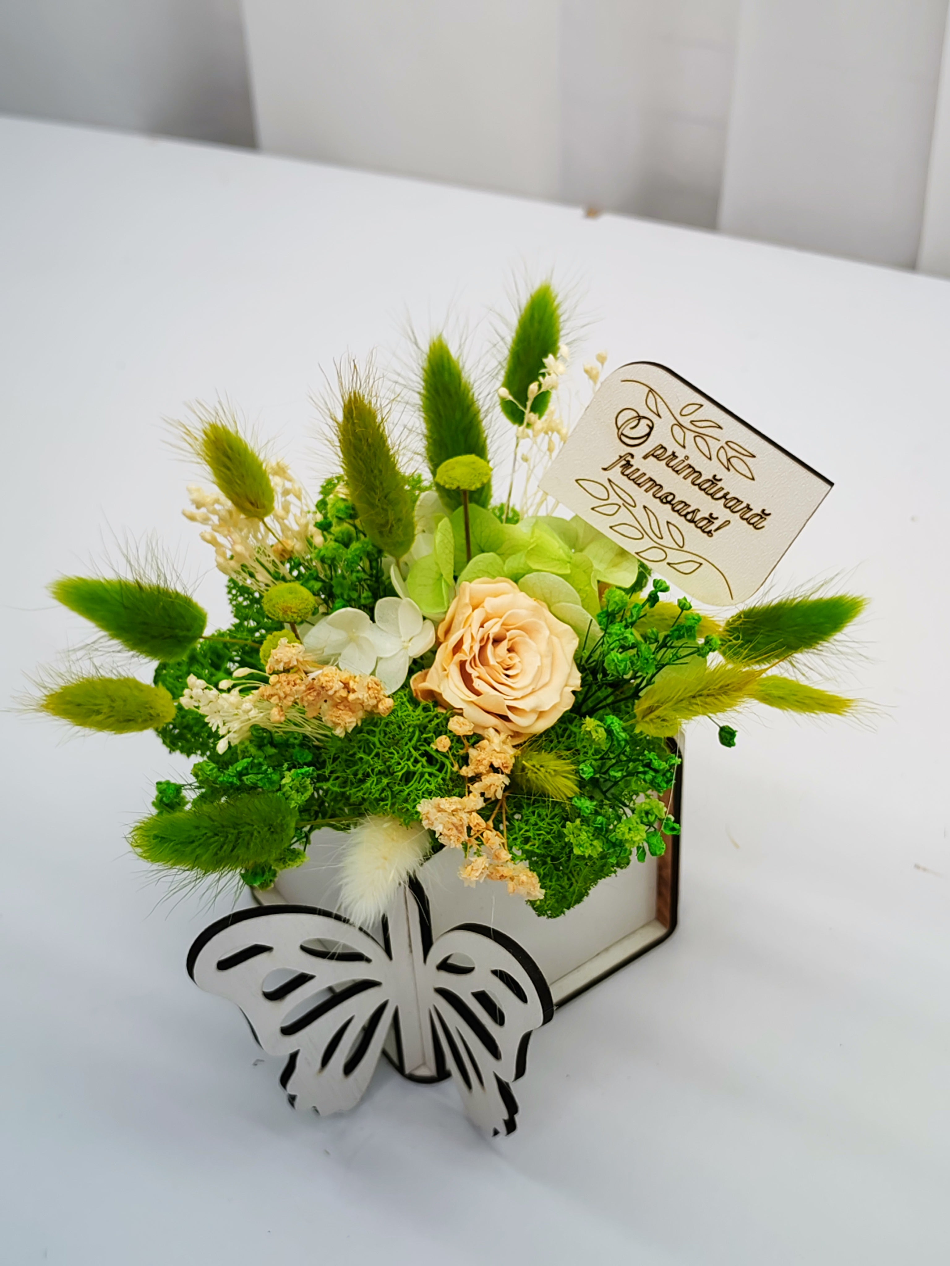 Cutie fluture cu trandafir criogenat