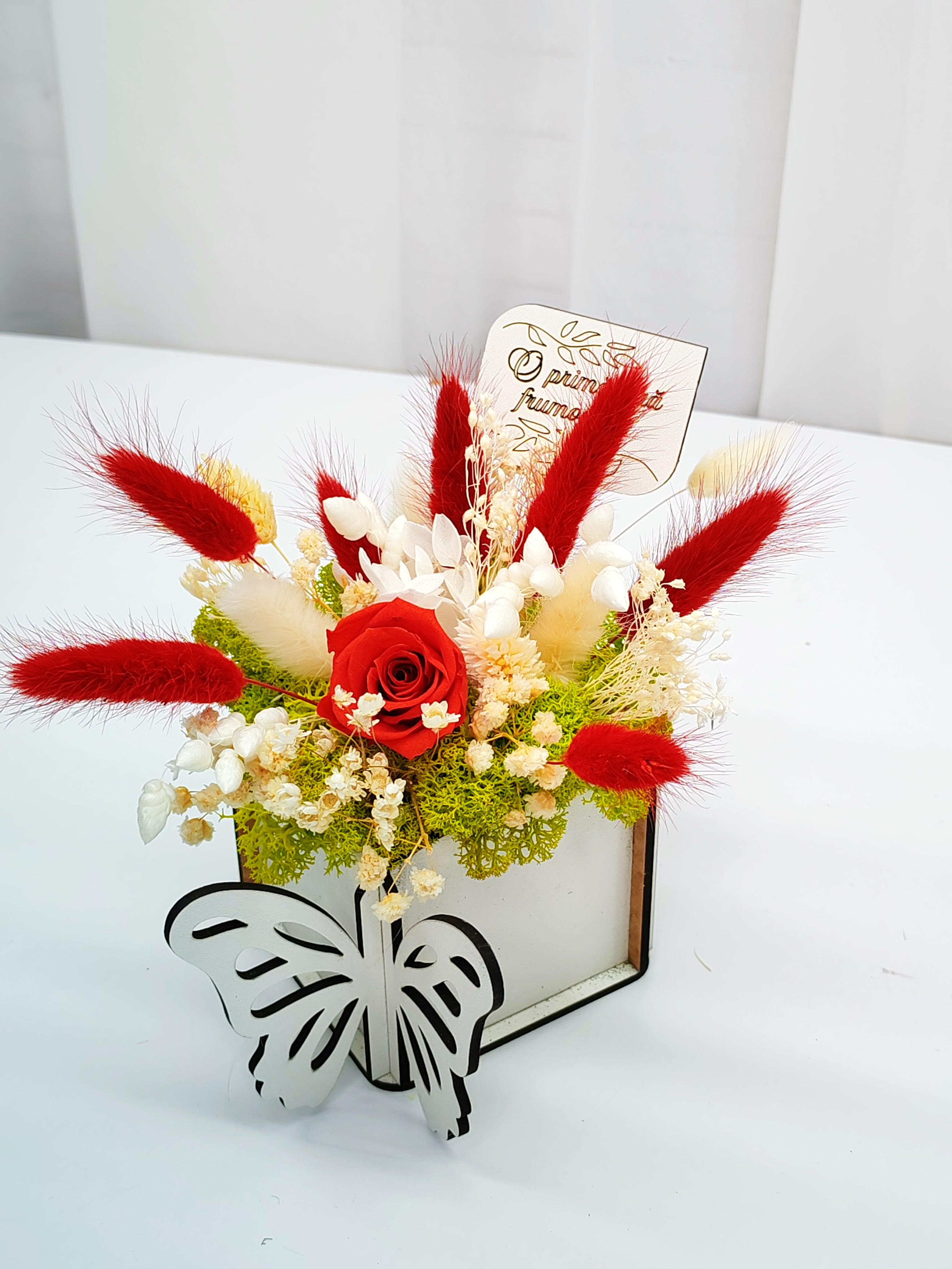 Cutie fluture cu trandafir criogenat