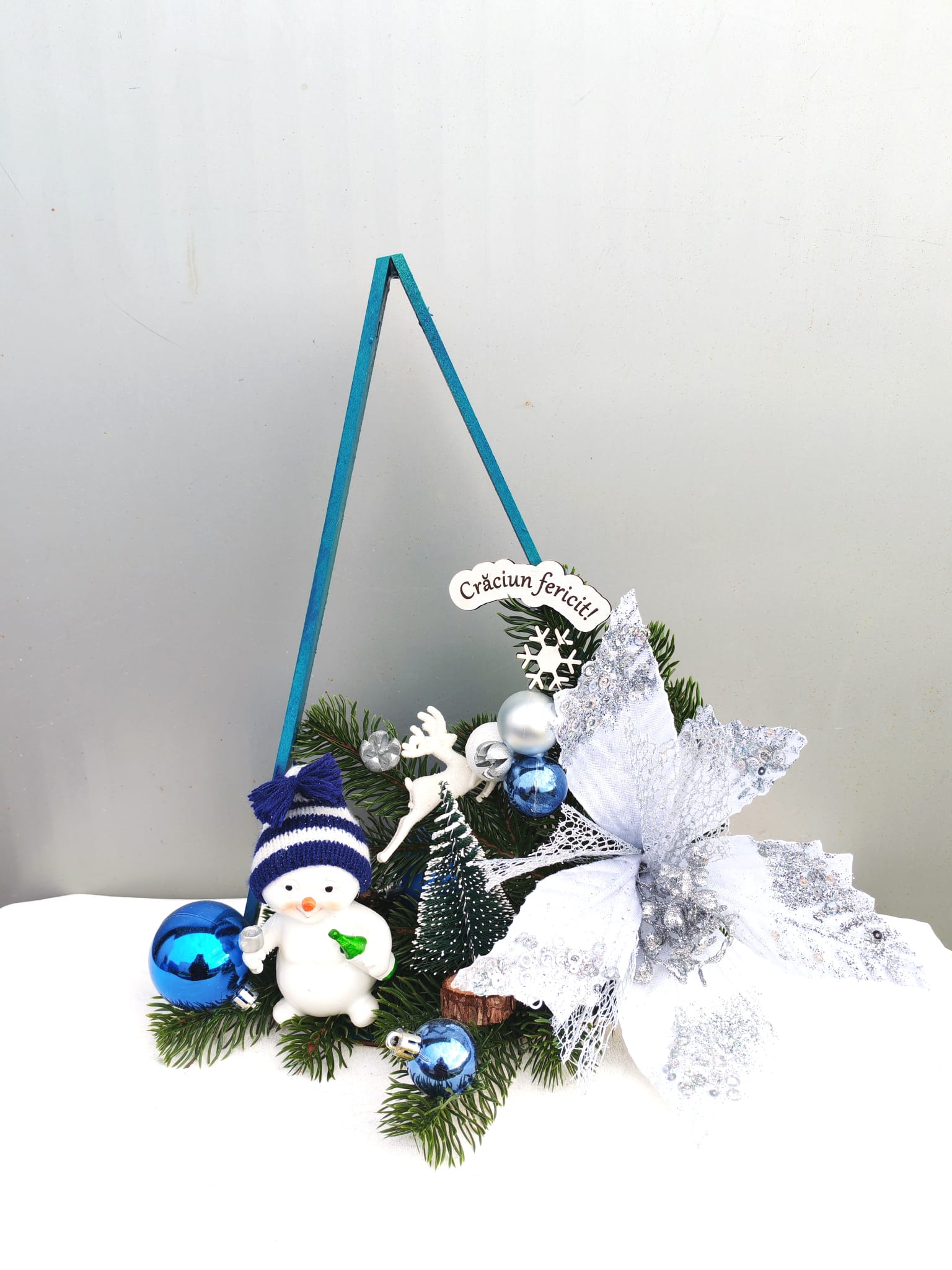 ARANJAMENT CRACIUN TRIUNGHI ALBASTRU