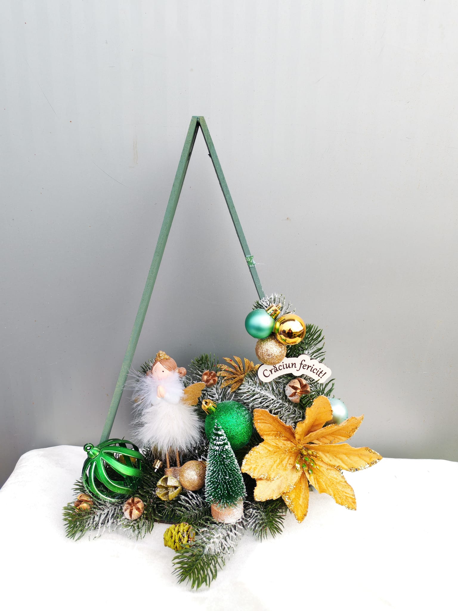 ARANJAMENT CRACIUN TRIUNGHI VERDE/AURIU