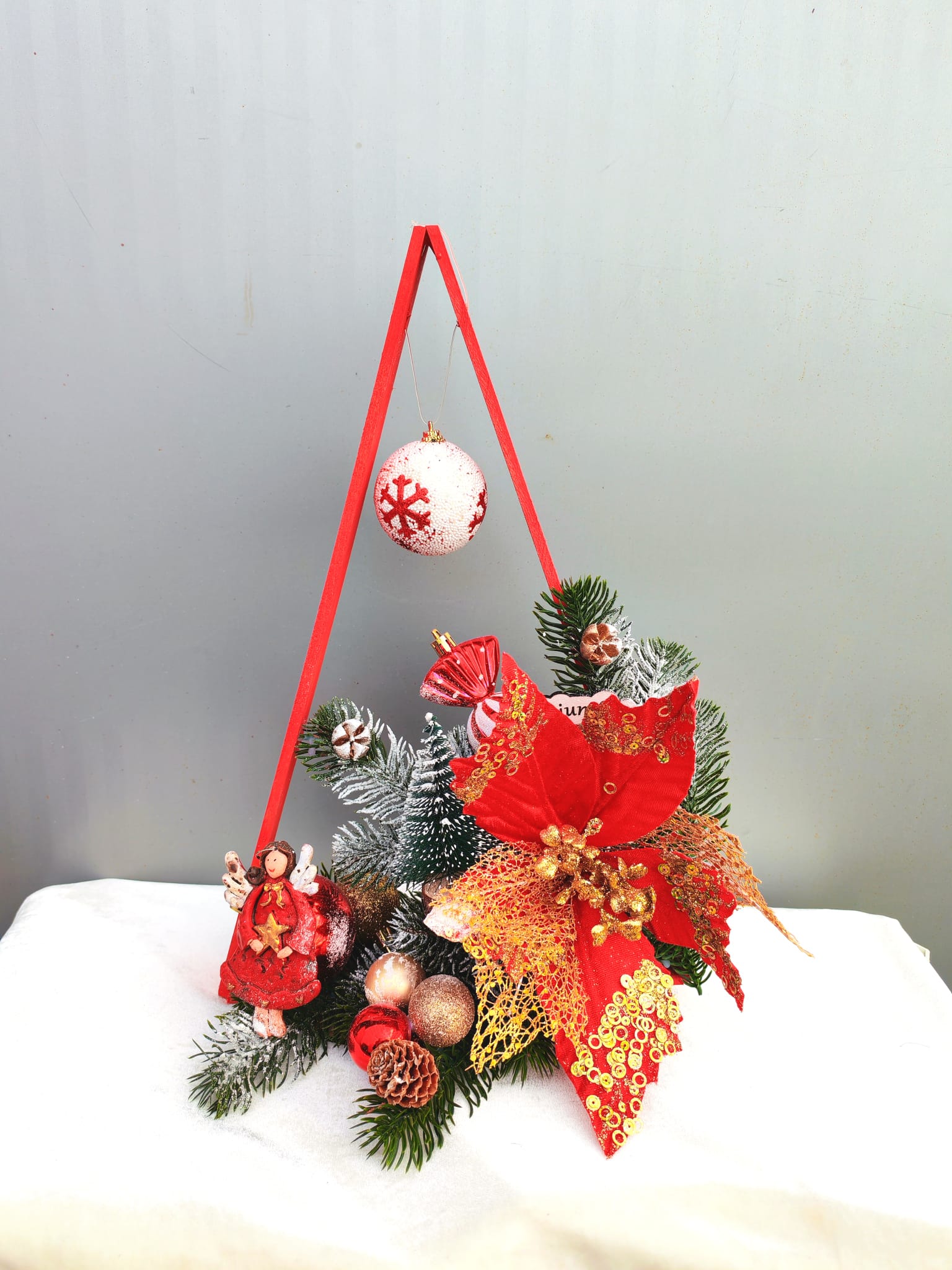 ARANJAMENT CRACIUN TRIUNGHI ROSU